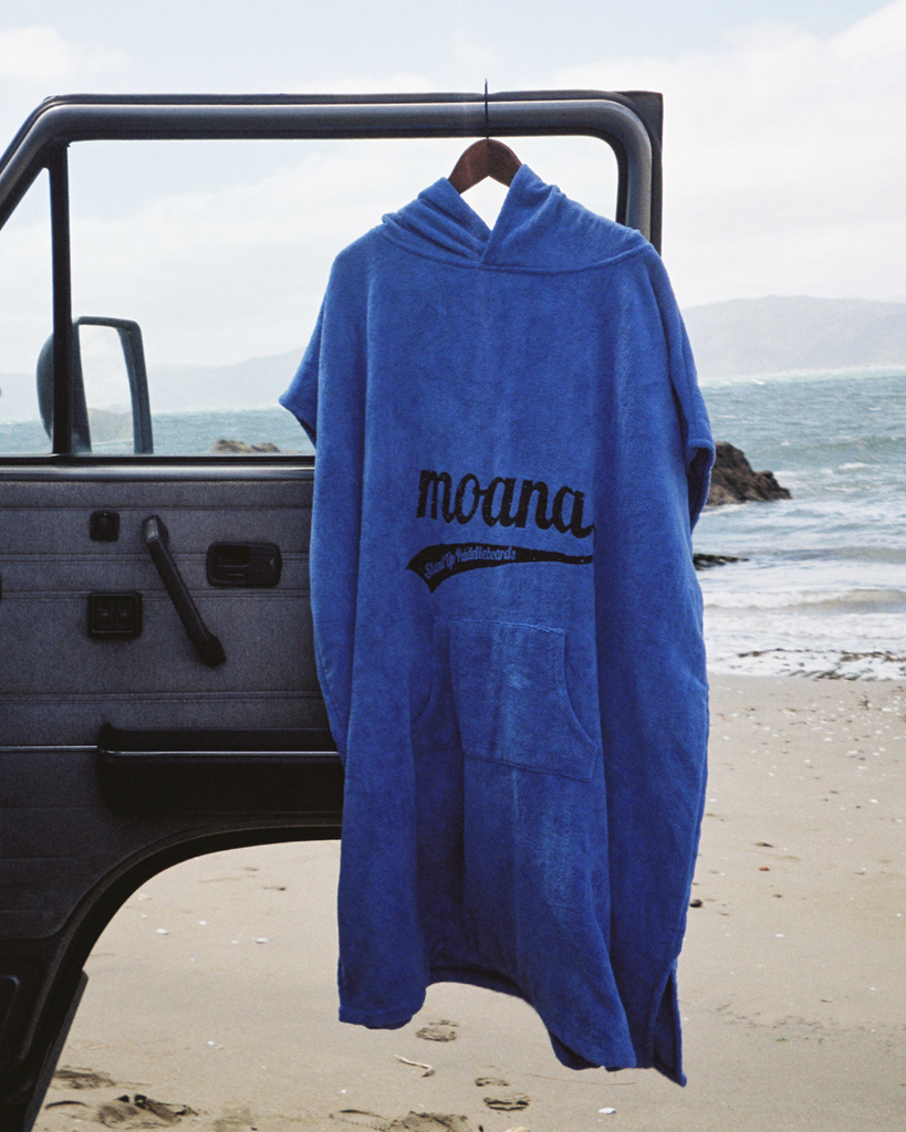 Moana hooded towel poncho blue on the beach